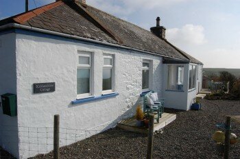Kirklauchline cottage - a traditional galloway crofters cottage with stunning sea views